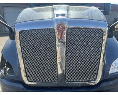 2020 Kenworth T680 Hood Grille