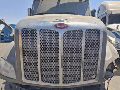 Peterbilt 579 Grille