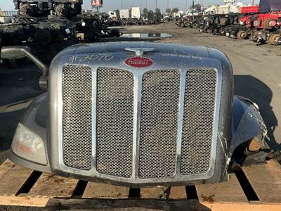 Peterbilt 579 Grille