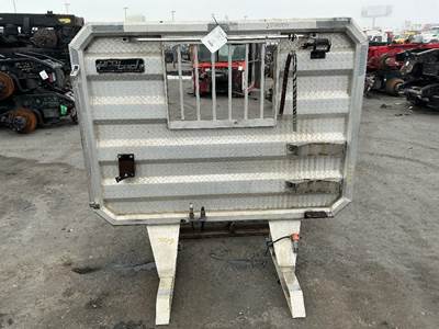 International 9200i Headache Rack