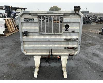 International 9200i Headache Rack