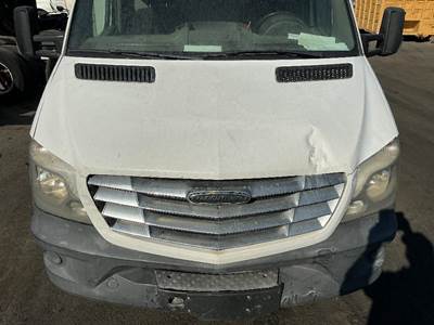 Freightliner Sprinter Right Headlight Assembly