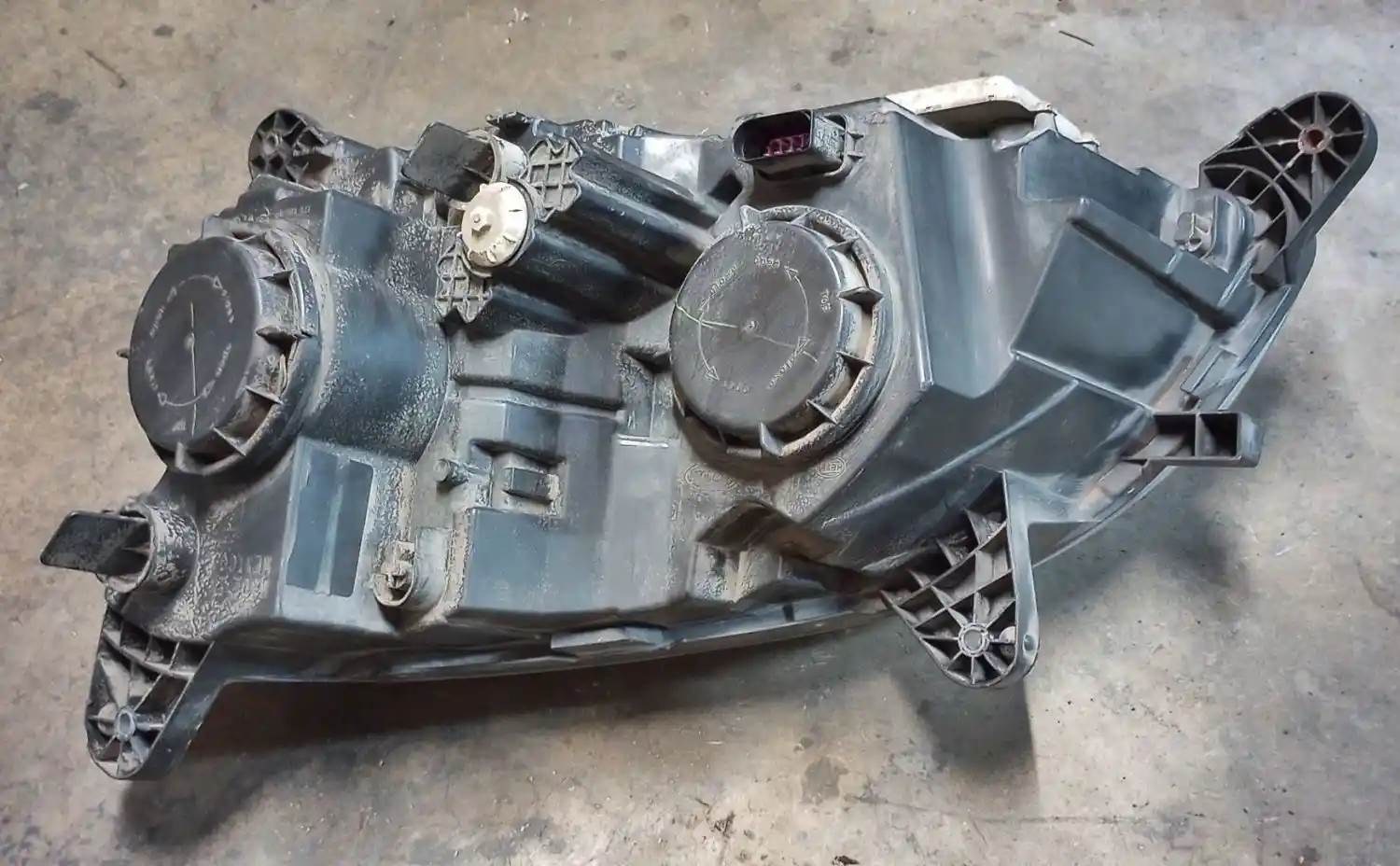 2016 Peterbilt 579 Headlight Assembly For Sale Fresno, CA P546102