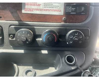 2017 Freightliner Cascadia 125 Heater / AC Temperature Control Dials