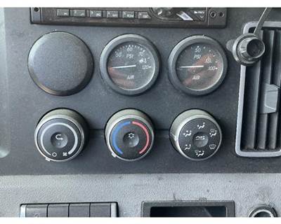 2018 Freightliner Cascadia 126 Temperature Control / AC Dials