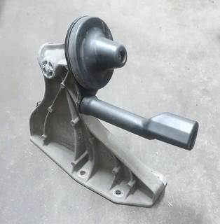 Freightliner Cascadia 125 Hood Hinge