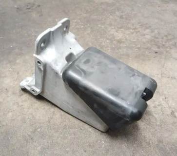 Peterbilt 579 Hood Hinge