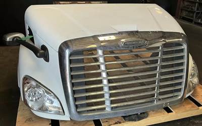 Freightliner Cascadia 113 Hood