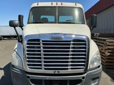 Freightliner Cascadia 113 Hood