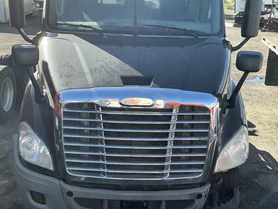 Freightliner Cascadia 113 Hood for a Freightliner CASCADIA