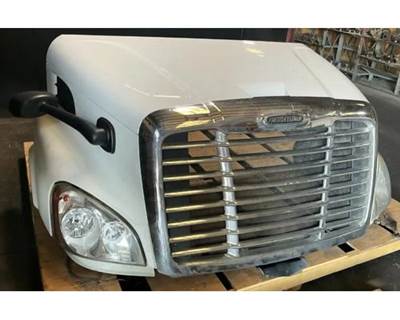 2014 Freightliner Cascadia 113 Hood 36.5"L SBA, Part # A17-15588-001