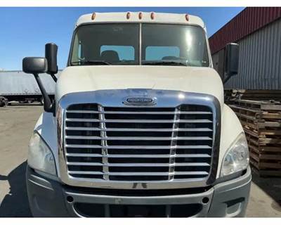 2016 Freightliner Cascadia 113 Complete Hood 36.5"L