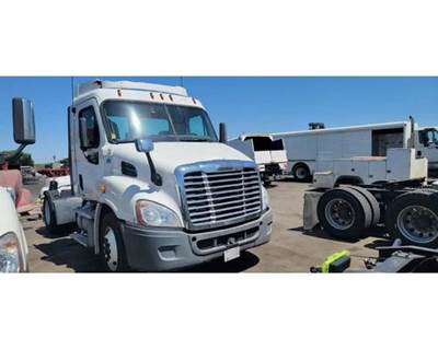 2011 Freightliner Cascadia 113 Hood 36.5"L Set Back Axle, Part # A17-15588-000