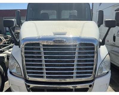 2016 Freightliner Cascadia 113 Hood Complete, 36.5" L to Start of Grille