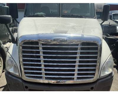 2017 Freightliner Cascadia 113 Complete Hood 36.5" L to Start of Grille