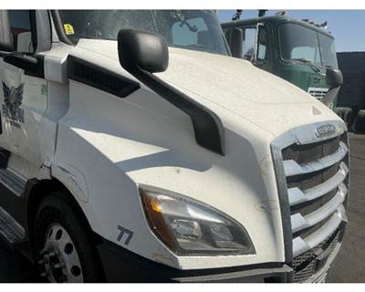 Freightliner Cascadia 116 Hood for a Freightliner CASCADIA