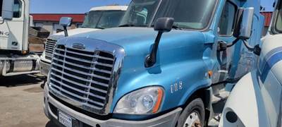 Freightliner Cascadia 125 Hood