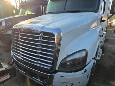 Freightliner Cascadia 125 Hood