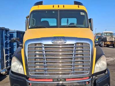 Freightliner Cascadia 125 Hood