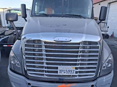 Freightliner Cascadia 125 Hood for a Freightliner CASCADIA