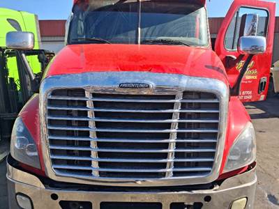 Freightliner Cascadia 125 Hood for a Freightliner CASCADIA