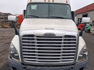Freightliner Cascadia 125 Hood for a Freightliner CASCADIA