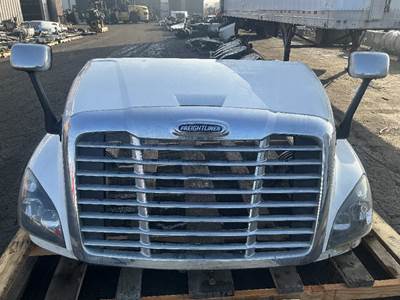 Freightliner Cascadia 125 Hood for a Freightliner CASCADIA