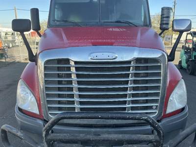 Freightliner Cascadia 125 Hood for a Freightliner CASCADIA