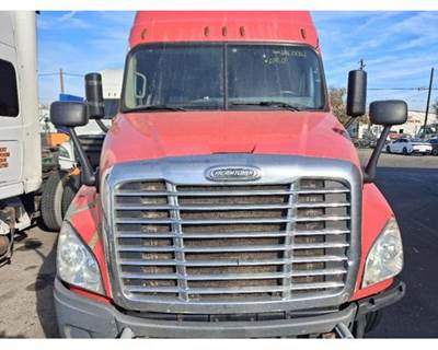 2018 Freightliner Cascadia 125 Complete Hood, Missing Mirror, Previous Damage & Repair Visible