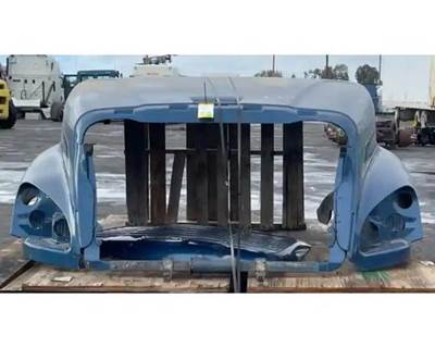 Used Freightliner Cascadia 125 Hood 48"L to Grille with Hinge and Grille, Part # A17-15340-015
