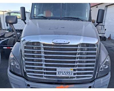 Freightliner Cascadia 125 Hood