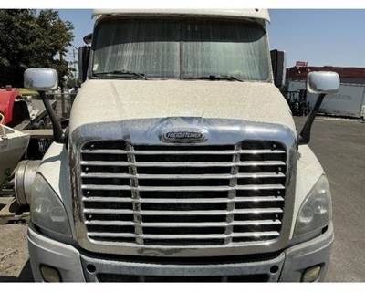 2017 Freightliner Cascadia 125 48"L White Complete Hood