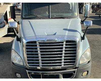 Freightliner Cascadia 125 Hood for a Freightliner CASCADIA