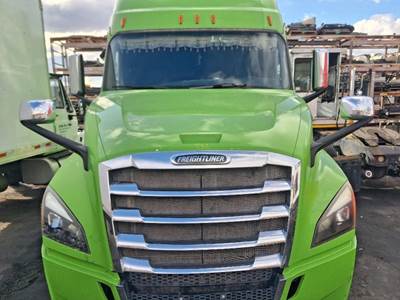 Freightliner Cascadia 126 Hood for a Freightliner 122SD