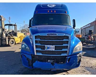 Used 2020 Freightliner Cascadia 126 Complete Hood 52"L