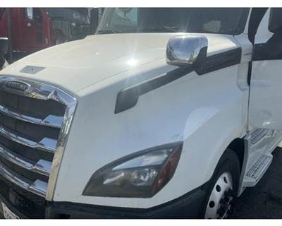 Freightliner Cascadia 126 Hood for a Freightliner CASCADIA