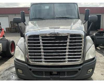 2015 Freightliner Cascadia 126 Grey Complete Hood w/ Mirrors 48"L