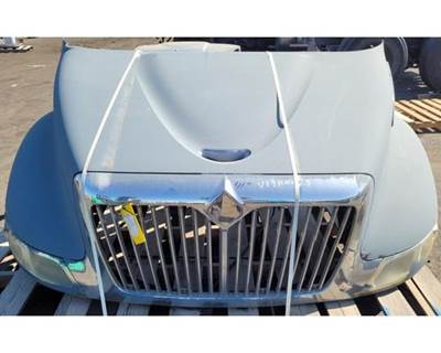 2007 International 4200 Hood 41"L Set Back Axle, Part # 3535801C98 / 3807254C97