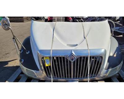2006 International 4200LP Hood 41"L Set Back Axle, P/N 3535801C98, 3807254C97