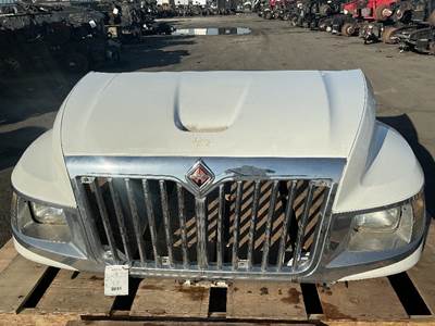 International 4400 LP Hood