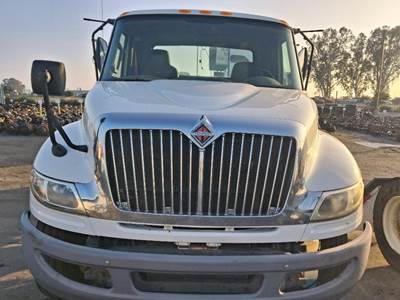 International DuraStar 4400 Hood for a International 4400