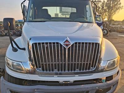 International DuraStar 4400 Hood for a International 4400