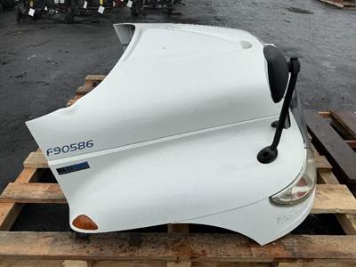 International DuraStar 4400 Hood for a International 4400