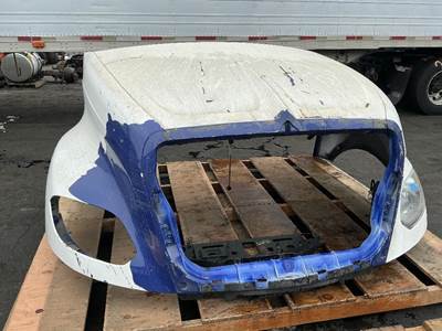 International LT625 Hood