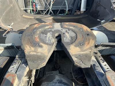 Jost Hood for a Mack CXU612