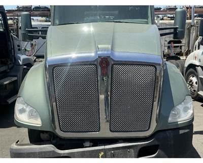 Used 2019 Kenworth T680 49.5"L Day Cab Hood Complete