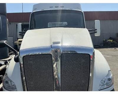 2017 Kenworth T680 Day Cab Hood Complete, 49.5" L to Start of Grille
