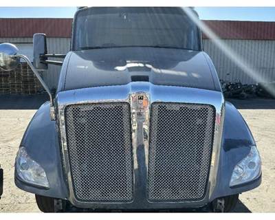 2017 Kenworth T680 Day Cab Hood Complete, 49.5"L to Start of Grille