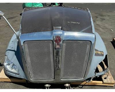 2017 Kenworth T680 Day Cab Hood Complete (Missing Left Side Headlamp)