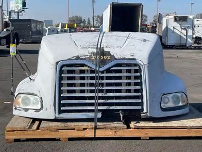 Mack Pinnacle CXU612 Hood for a Mack CXU612